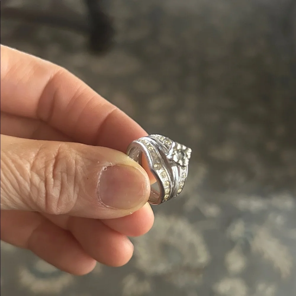 Elegant Silver Women's Ring Size 6 - Picture 9 of 10